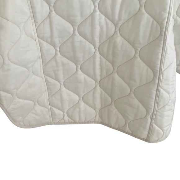 The Frankie Shop Quilted Padded Ripstop Jacket in Ivory M/L - Picture 7 of 12